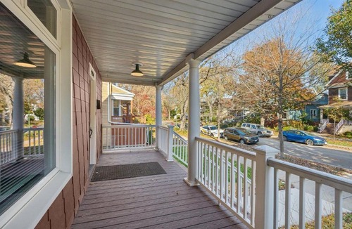 Irving Park House | Giant 5BR, Pool Table, 15 min to Cubs & Mag Mile