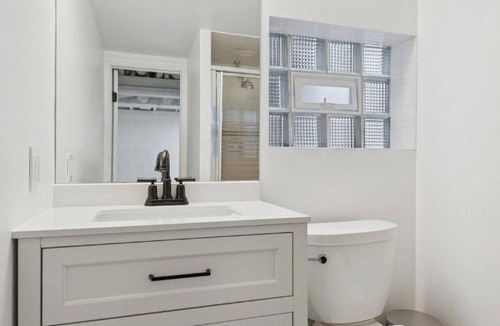 Irving Park House | Giant 5BR, Pool Table, 15 min to Cubs & Mag Mile