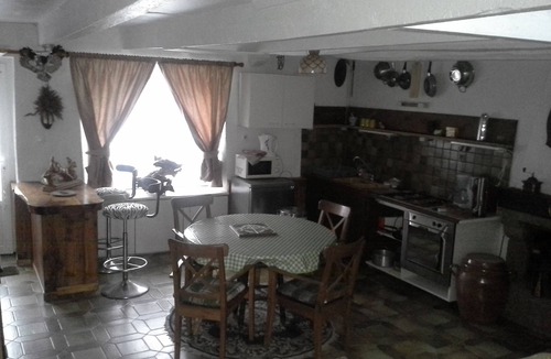 Glomel House | Gîte St Germain sleeps 5, 3 mins from the lake fishing/pedalos, pets welcome!
