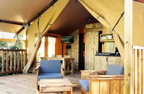 Mirepeisset House | Glamping Lodge PREMIUM RIVER 27m² - 2 bedrooms - TV - air conditioning - covered terrace - river view - sleeps 4