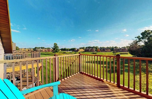Dellwood Apartment | Golf course-front condo with pool, hot tub, dock, tennis, golf, & private beach