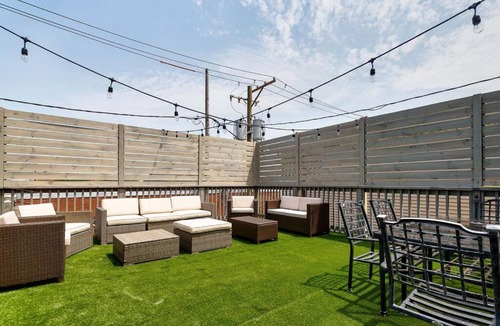 Pulaski Park Apartment | Goose Island Central Downtown Prime Location with access to patio CHI - 1