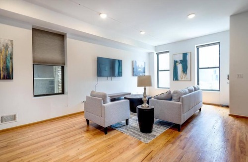 Pulaski Park Apartment | Goose Island Central Downtown Prime Location with access to patio CHI - 1