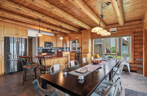 Luxemburg House | Gorgeous log home in Southern Door- Waterfront retreat