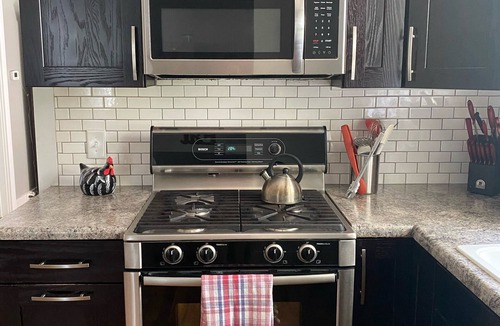Fulton Heights House | Grand Rapids Fulton Heights Comfy Cottage HOUSE Corporate Rental