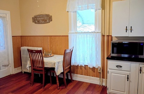 Galesburg House | Grandma Moo's Farmhouse: family friendly, rustic getaway near Galesburg.