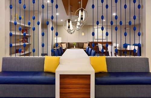 Schaumburg Hotel | Great Amenities Onsite! Pool, Private Parking, Free Breakfast, Close to Legoland