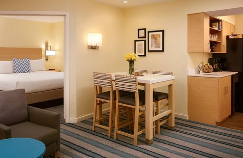 Schaumburg Hotel | Great Amenities Onsite! Pool, Private Parking, Free Breakfast, Close to Legoland