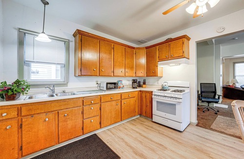 Ottawa Apartment | Great Location! Walking Distance to So Much!