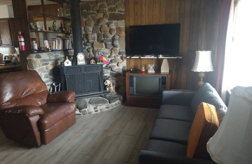 Monticello House | Great Price for 2026! Convenient quiet addition 3-bedroom Monticello Home