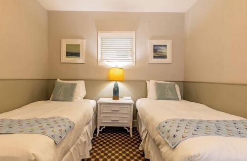 Whitehall Resort | Great room for families, lake views and two bathrooms