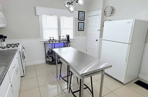 Roosevelt Park House | Griggs Estate-Mid Century modern home 6 mins from downtown GR