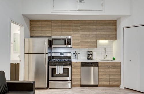 River West Apartment | Ground Floor Studios in Chicago by 747 Lofts