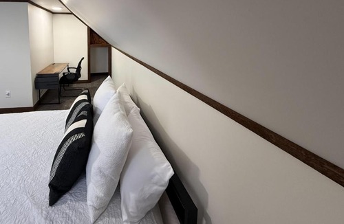 Kewaunee House | Half-Mi to Kewaunee River: Boat, Fish, Kayak!