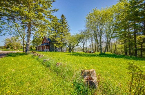 Kewaunee House | Half-Mi to Kewaunee River: Boat, Fish, Kayak!