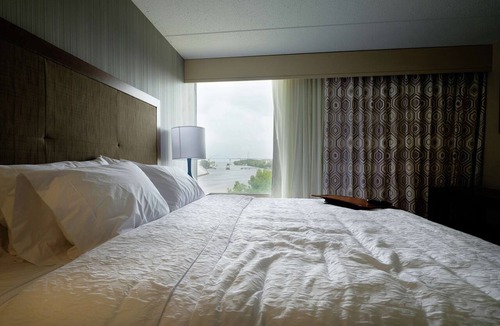 Green Bay Hotel | Hampton Inn Green Bay Downtown