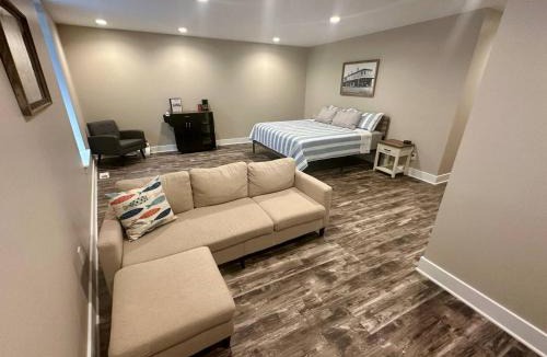 Bellevue House | Harbor Hideaway Suite - River Rock Inn