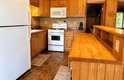 Northland House | Hardwood Hideaway