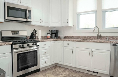 Lake Geneva House | Heated Pool and Hot Tub near Downtown Lake Geneva!