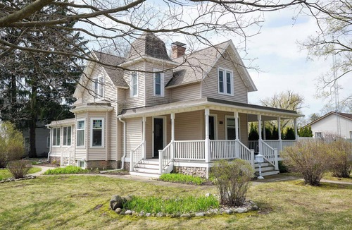 Lake Geneva House | Heated Pool and Hot Tub near Downtown Lake Geneva!