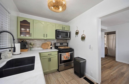 Peoria Heights House | Heights Haus Charming 3BR, 2.5BA home in Peoria Heights.