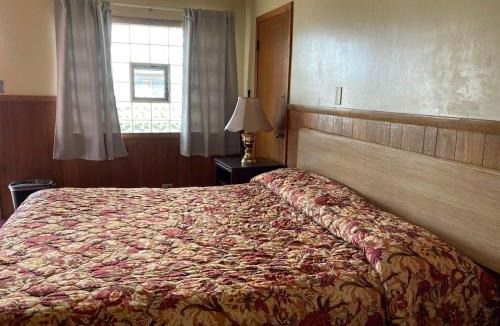 Highland Hills Hotel | Highland Manor Motel