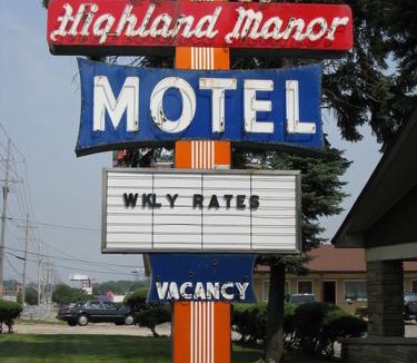 Highland Hills Hotel | Highland Manor Motel