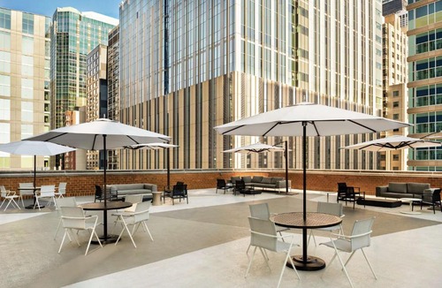 Streeterville Hotel | Hilton Grand Vacations Club Chicago Magnificent Mile