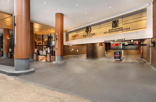 Streeterville Hotel | Hilton Grand Vacations Club Chicago Magnificent Mile