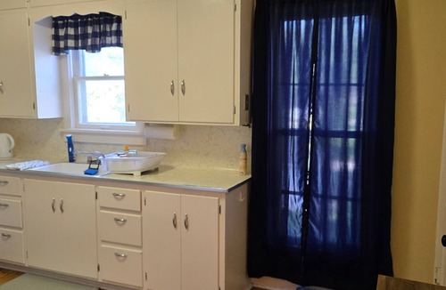 Shenandoah Apartment | Historic 1-bedroom apartment in Shenandoah, Iowa