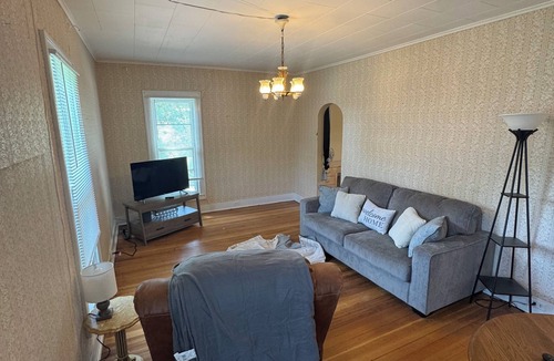 Shenandoah Apartment | Historic 1-bedroom apartment in Shenandoah, Iowa