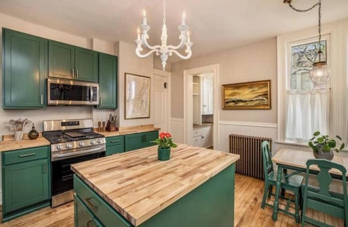 Lower East Side House | Historic 11BR Mansion Near Lakefront & Downtown