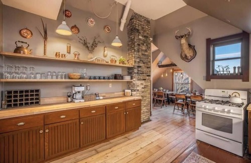 Lower East Side House | Historic 11BR Mansion Near Lakefront & Downtown