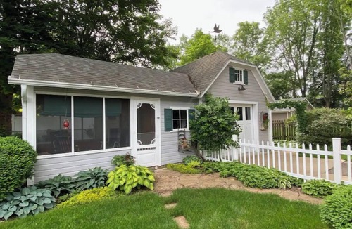 Oregon Cottage | Historic Cottage - Walk to Downtown & Trails