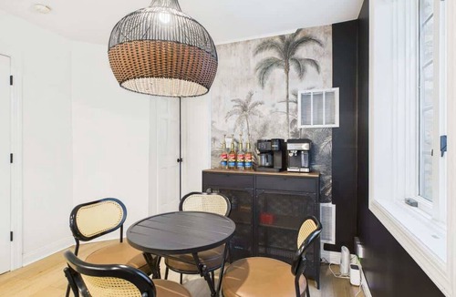 West Town House | Historic Estate 10 BR, Game Room, Deck