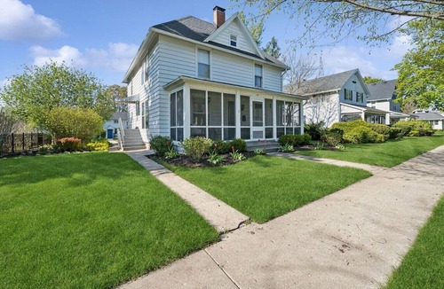 Lake Geneva House | Historic Lake Geneva Home | Walk to Lake & Downtown | Sleeps 12