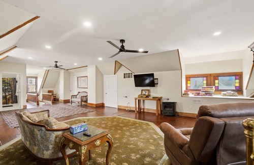 Council Bluffs House | Historic Mansion with lots of charm!