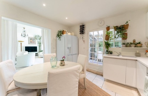 Chateauneuf-de-Gadagne House | Holiday Home 'En Bord De Sorgue' with Private Pool, Private Terrace and Wi-Fi