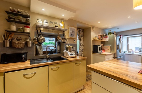 Faverges-Seythenex House | Holiday Home "Maison Village Proche Lac d'Annecy" with Private Terrace & Wi-Fi