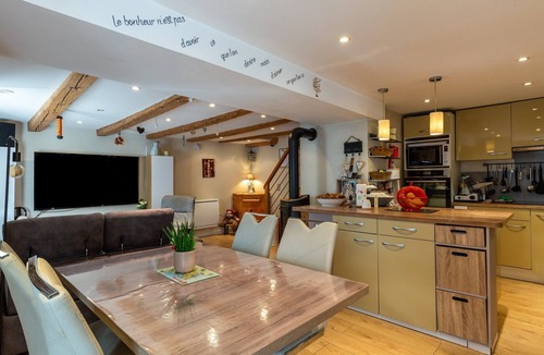 Faverges-Seythenex House | Holiday Home "Maison Village Proche Lac d'Annecy" with Private Terrace & Wi-Fi