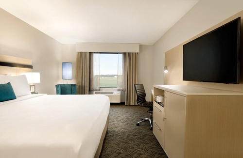 Normal Hotel | Holiday Inn Bloomington - Normal by IHG