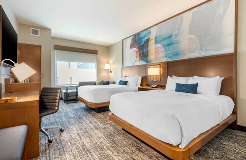 Bettendorf Hotel | Holiday Inn Express Bettendorf Davenport NE by IHG