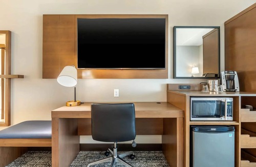 Bettendorf Hotel | Holiday Inn Express Bettendorf Davenport NE by IHG