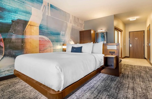 Bettendorf Hotel | Holiday Inn Express Bettendorf Davenport NE by IHG