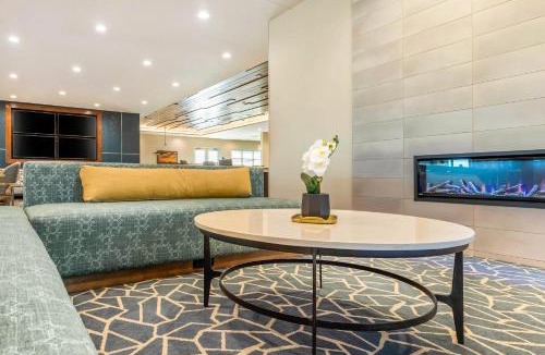 Bettendorf Hotel | Holiday Inn Express Bettendorf - Davenport NE by IHG