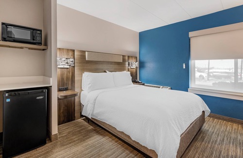 Downers Grove Hotel | Holiday Inn Express Chicago-Downers Grove by IHG