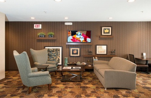 Riverwoods Hotel | Holiday Inn Express Hotel & Suites Chicago-Deerfield/Lincoln, an IHG Hotel
