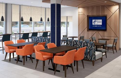 Oak Park Hotel | Holiday Inn Express & Suites Chicago West - Oak Park by IHG