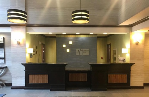 Morton Hotel | Holiday Inn Express & Suites Morton Peoria Area by IHG