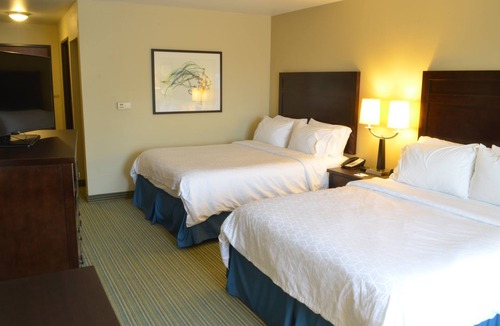 Waterloo Hotel | Holiday Inn Express Waterloo Cedar Falls by IHG